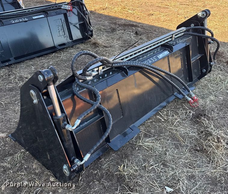 image for item EN0254 2025 Giyi skid steer four-in-one bucket