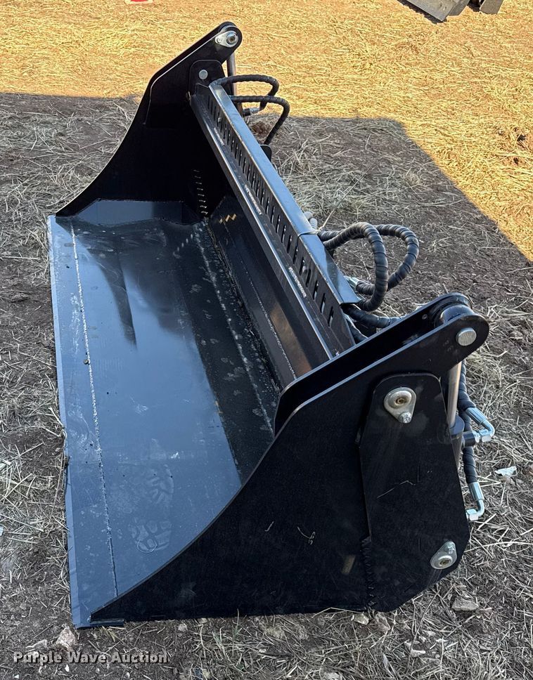 image for item EN0254 2025 Giyi skid steer four-in-one bucket