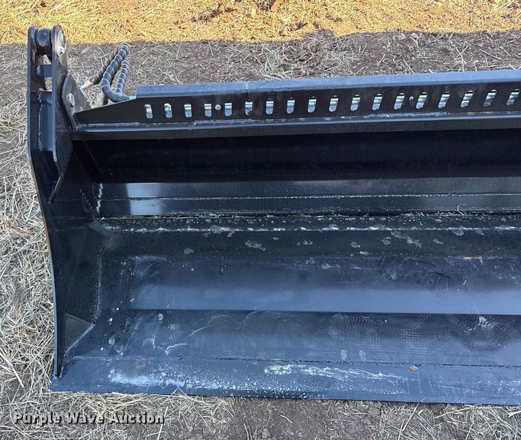 image for item EN0254 2025 Giyi skid steer four-in-one bucket