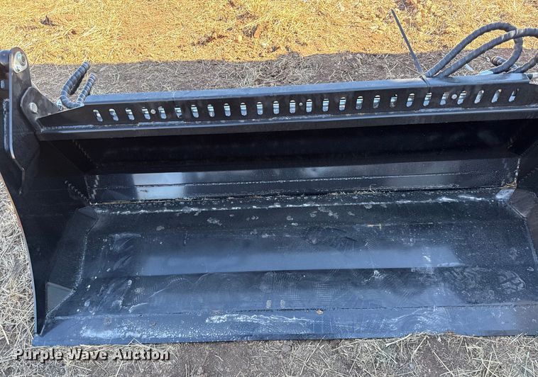 image for item EN0254 2025 Giyi skid steer four-in-one bucket