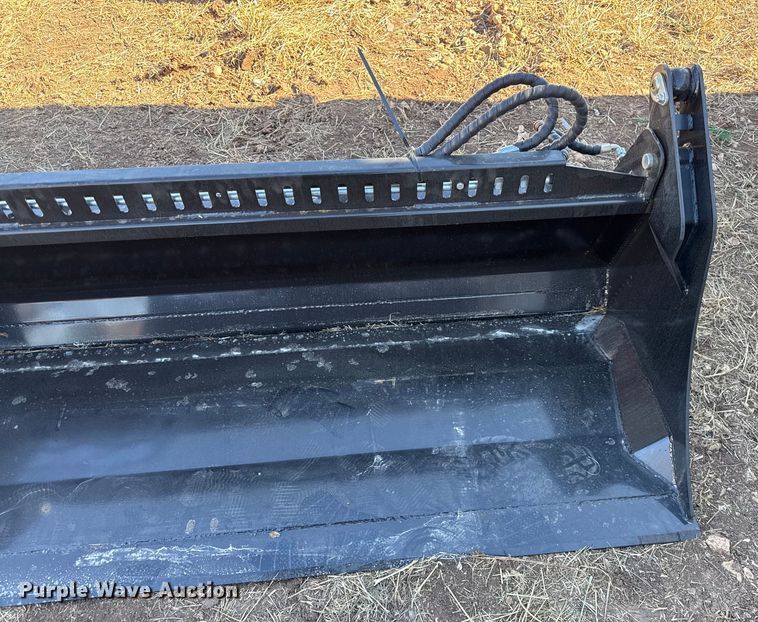 image for item EN0254 2025 Giyi skid steer four-in-one bucket