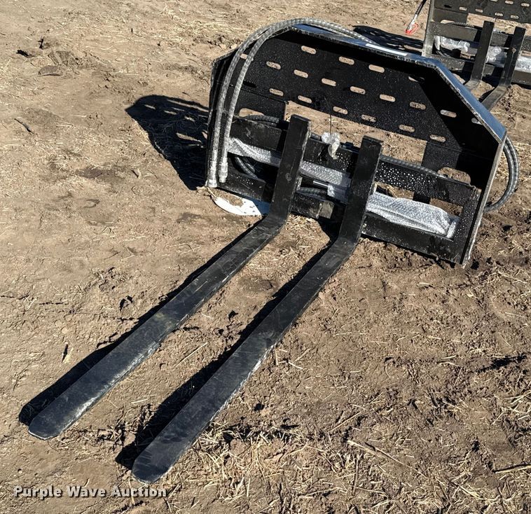 image for item EN0294 2025 Giyi skid steer forks