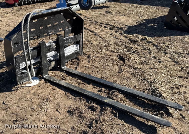 image for item EN0294 2025 Giyi skid steer forks