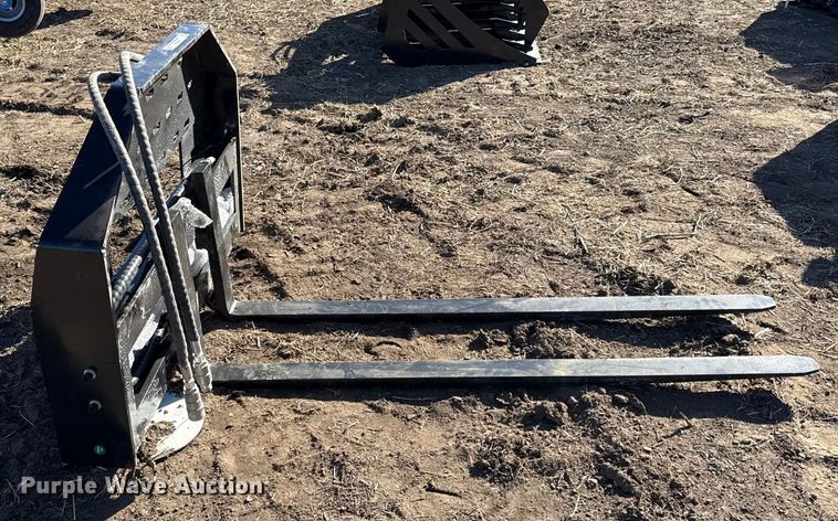 image for item EN0294 2025 Giyi skid steer forks