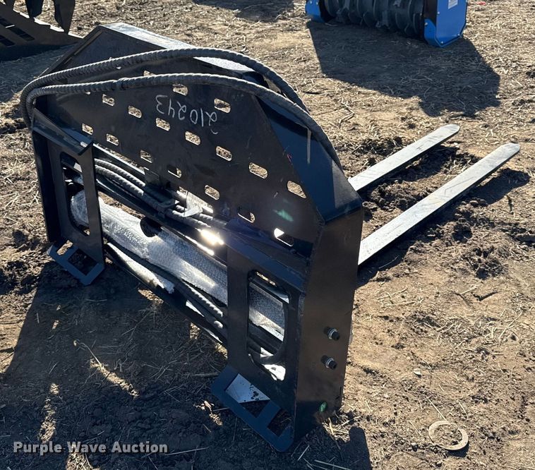 image for item EN0294 2025 Giyi skid steer forks