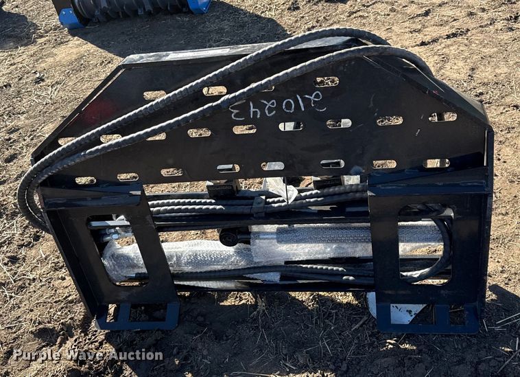 image for item EN0294 2025 Giyi skid steer forks