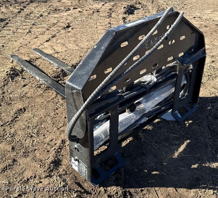 image for item EN0294 2025 Giyi skid steer forks