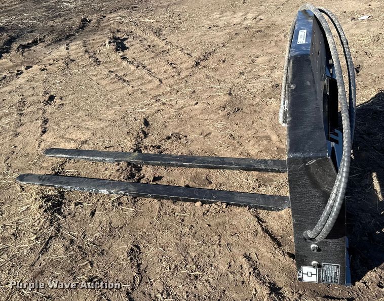 image for item EN0294 2025 Giyi skid steer forks