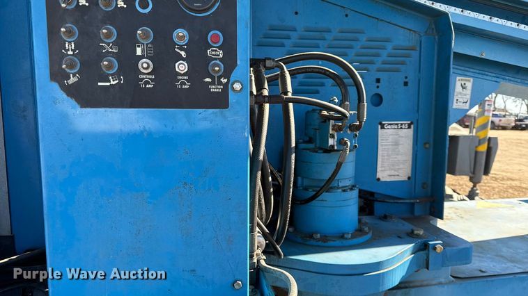 image for item EN0473 1998 Genie S-65 boom lift