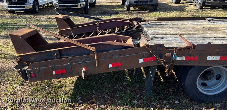 image for item EN5954 2005 Towmaster equipment trailer