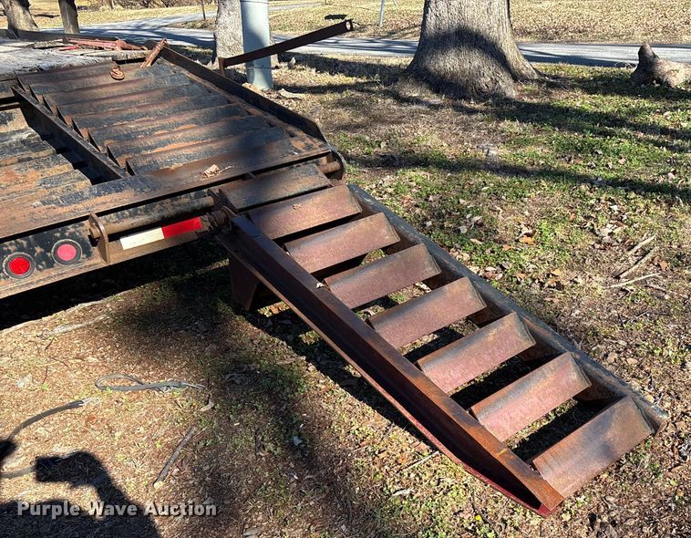 image for item EN5954 2005 Towmaster equipment trailer