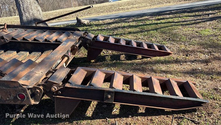 image for item EN5954 2005 Towmaster equipment trailer