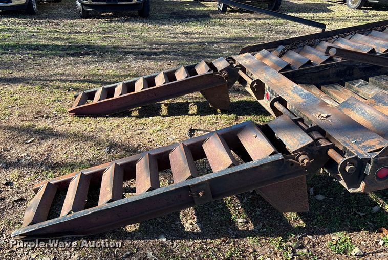 image for item EN5954 2005 Towmaster equipment trailer