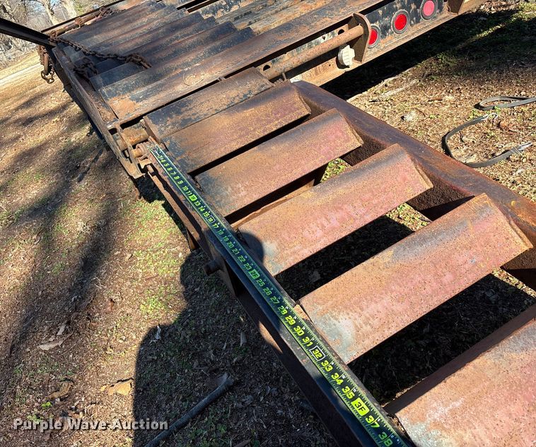 image for item EN5954 2005 Towmaster equipment trailer