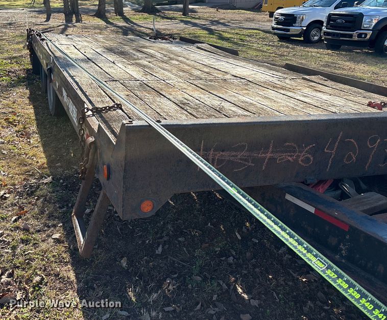 image for item EN5954 2005 Towmaster equipment trailer