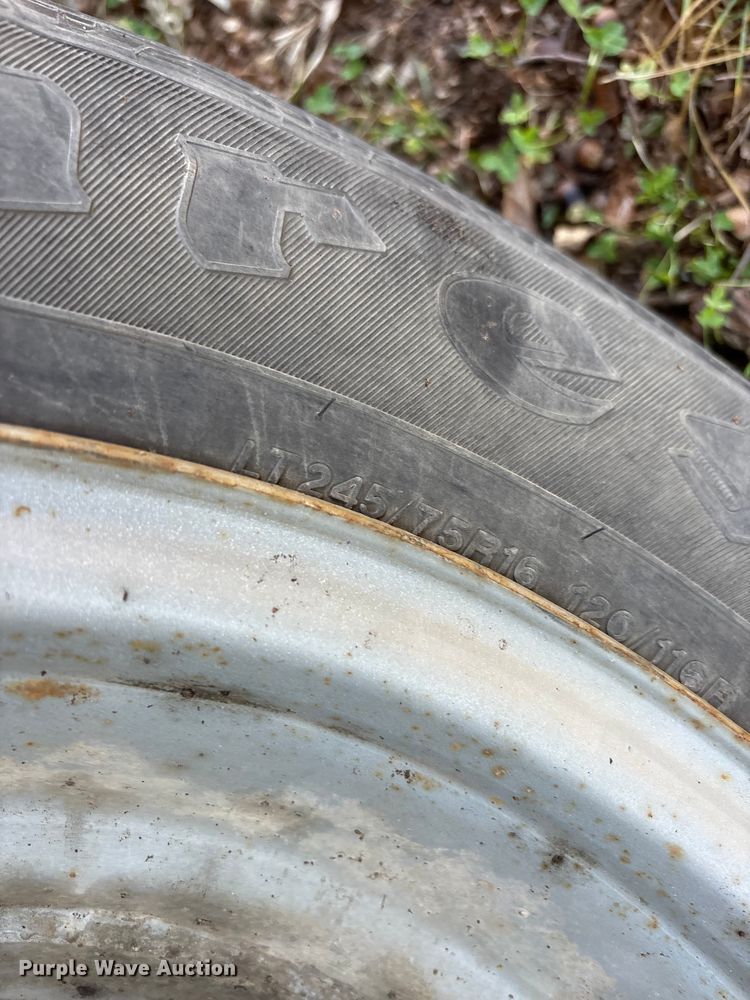 image for item EN5954 2005 Towmaster equipment trailer