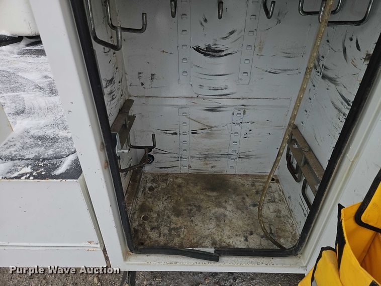 image for item EO4924 2016 Ford F550 bucket truck