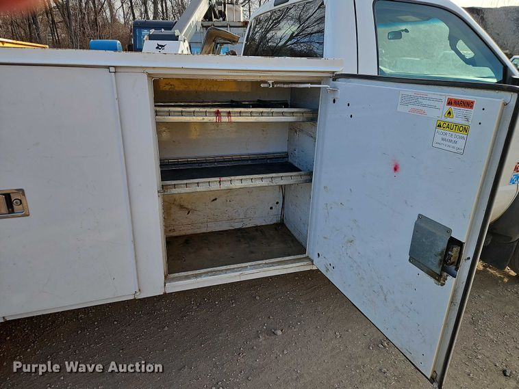 image for item EO4941 2015 Ford F550 utility / service truck