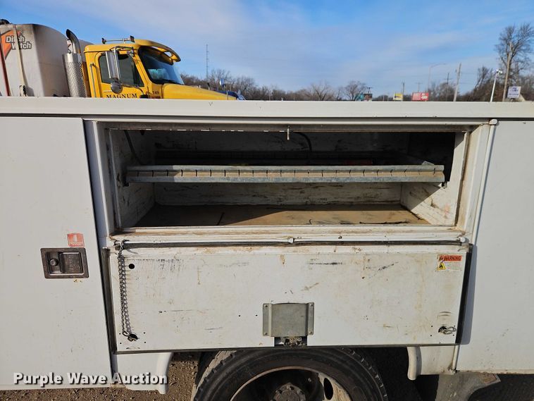 image for item EO4941 2015 Ford F550 utility / service truck