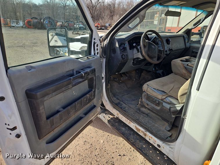 image for item EO4941 2015 Ford F550 utility / service truck