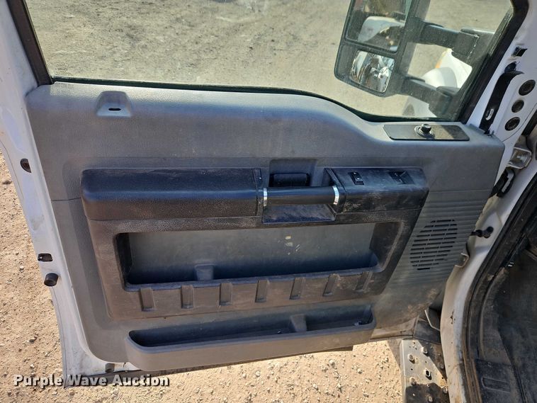 image for item EO4941 2015 Ford F550 utility / service truck