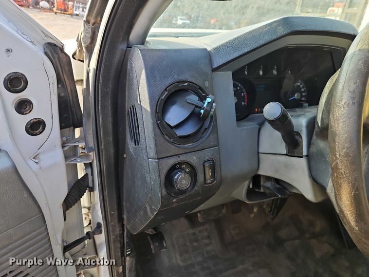 image for item EO4941 2015 Ford F550 utility / service truck