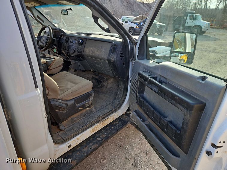 image for item EO4941 2015 Ford F550 utility / service truck