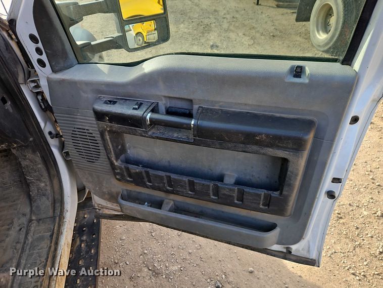 image for item EO4941 2015 Ford F550 utility / service truck