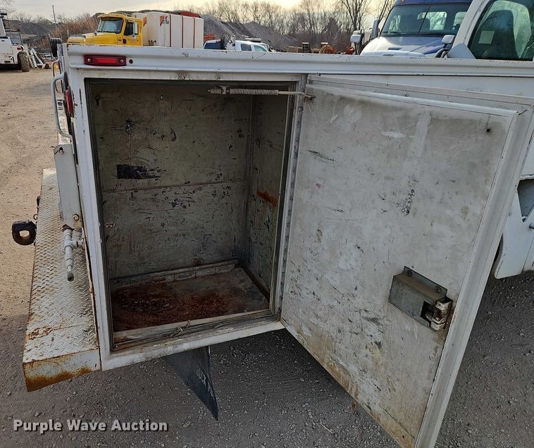 image for item EO4942 2006 Chevrolet C4500 utility / service truck