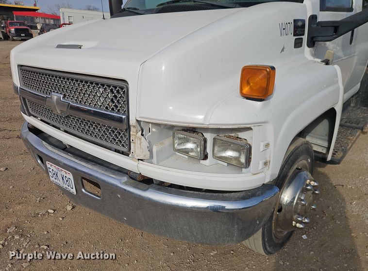 image for item EO4943 2008 Chevrolet C4500 flatbed truck