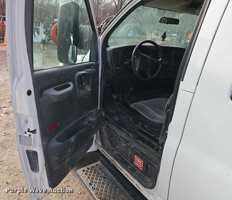 image for item EO4943 2008 Chevrolet C4500 flatbed truck