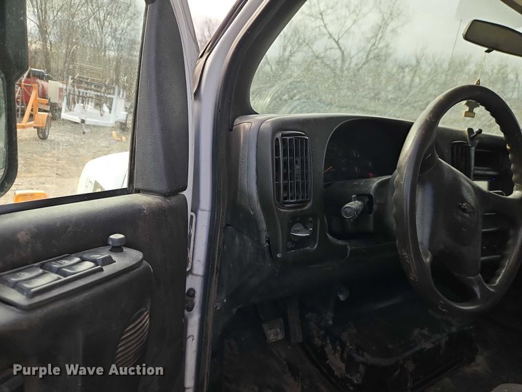 image for item EO4943 2008 Chevrolet C4500 flatbed truck