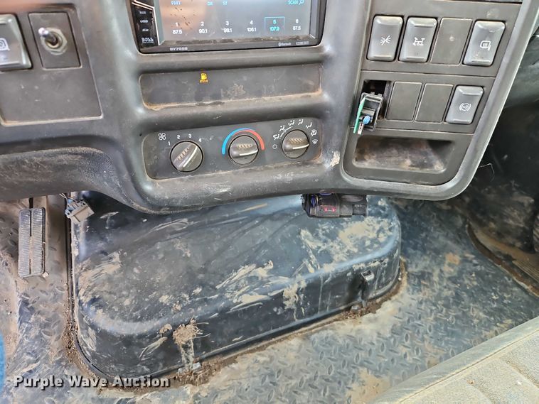 image for item EO4943 2008 Chevrolet C4500 flatbed truck