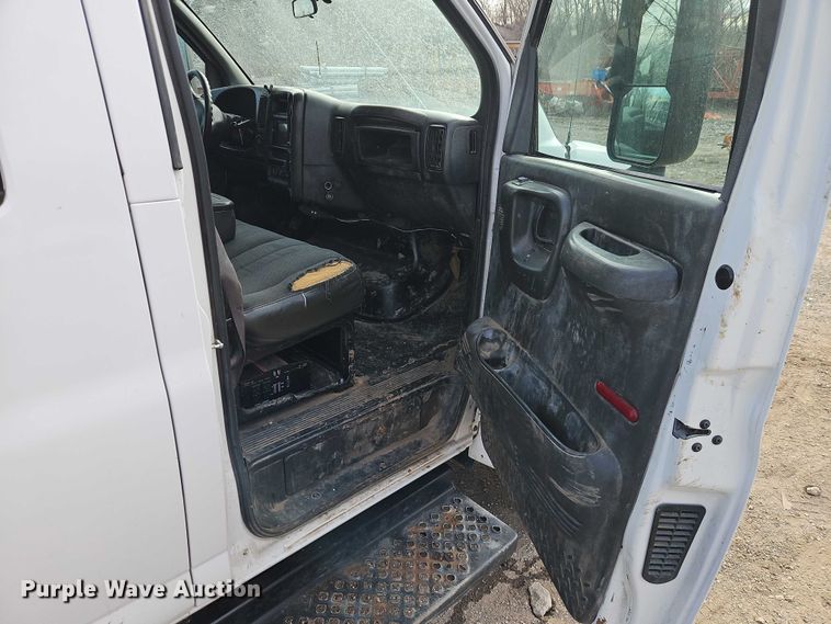 image for item EO4943 2008 Chevrolet C4500 flatbed truck