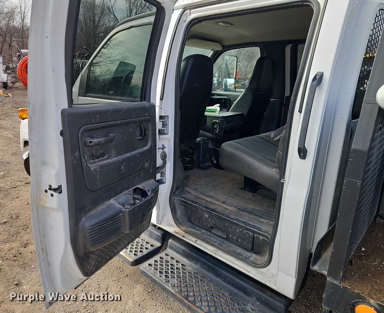 image for item EO4943 2008 Chevrolet C4500 flatbed truck