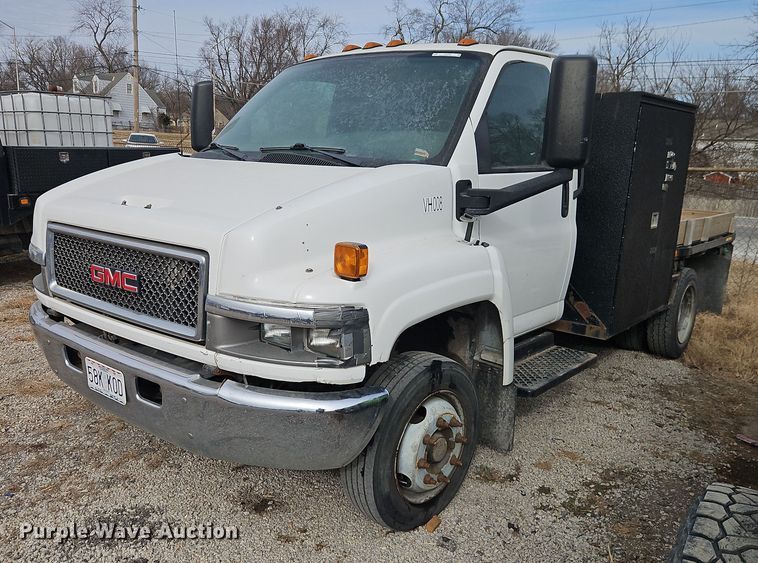 image for item EO4944 2009 GMC C5500 flatbed truck