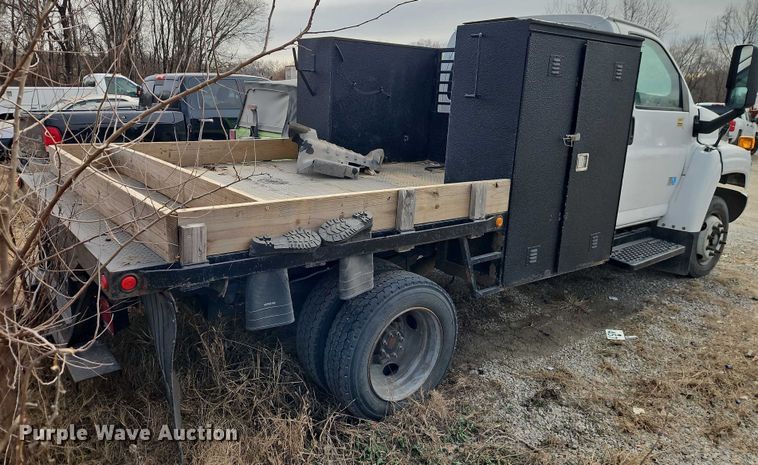 image for item EO4944 2009 GMC C5500 flatbed truck