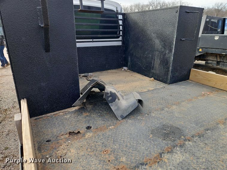 image for item EO4944 2009 GMC C5500 flatbed truck