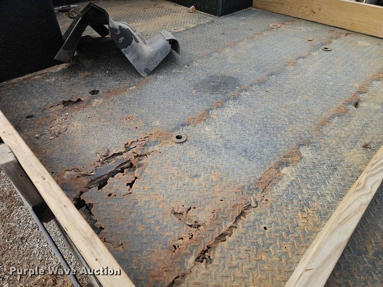 image for item EO4944 2009 GMC C5500 flatbed truck