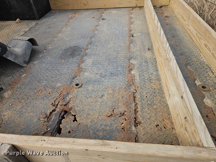 image for item EO4944 2009 GMC C5500 flatbed truck