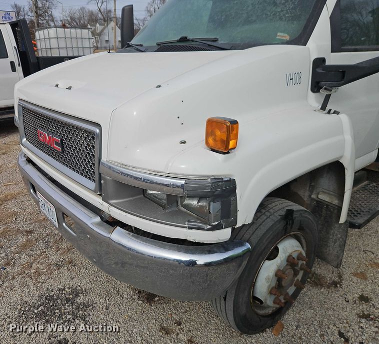 image for item EO4944 2009 GMC C5500 flatbed truck