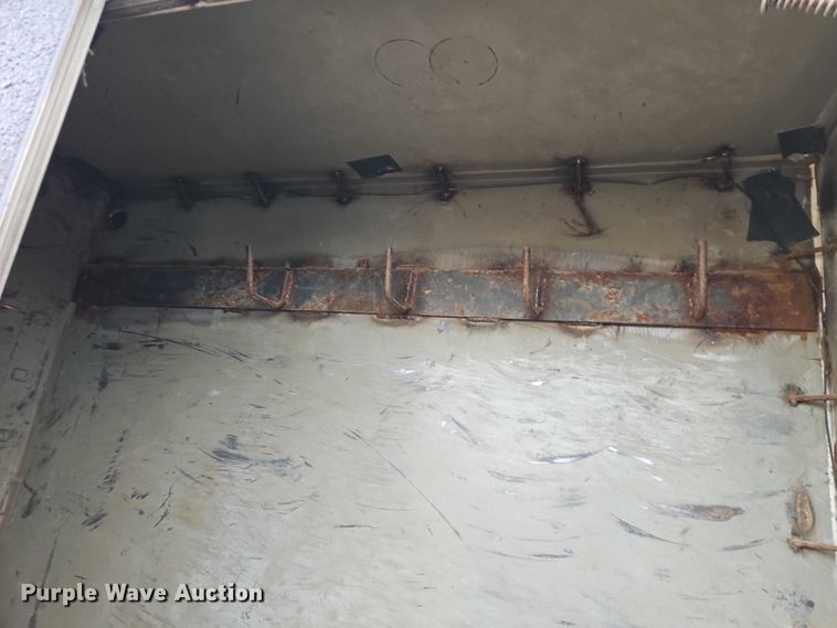 image for item EO4944 2009 GMC C5500 flatbed truck