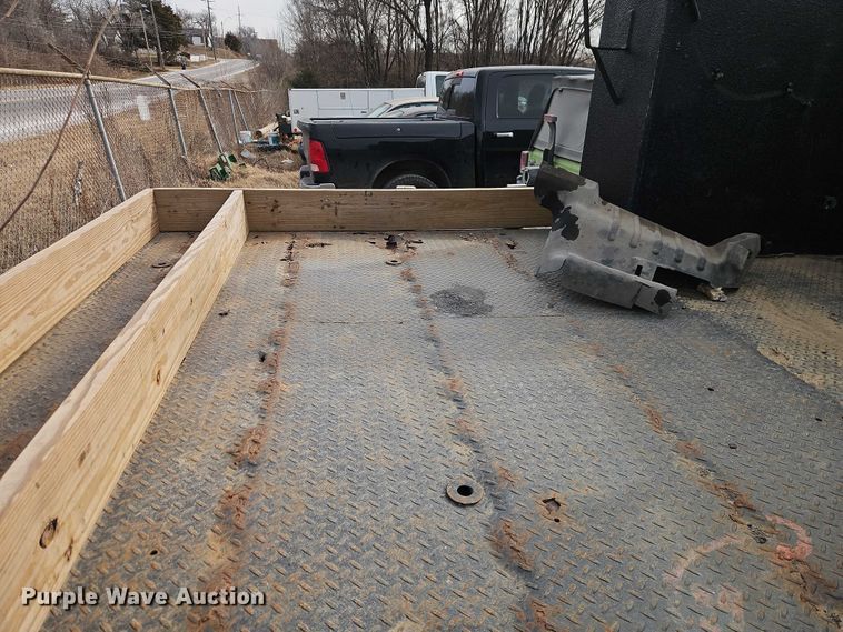 image for item EO4944 2009 GMC C5500 flatbed truck