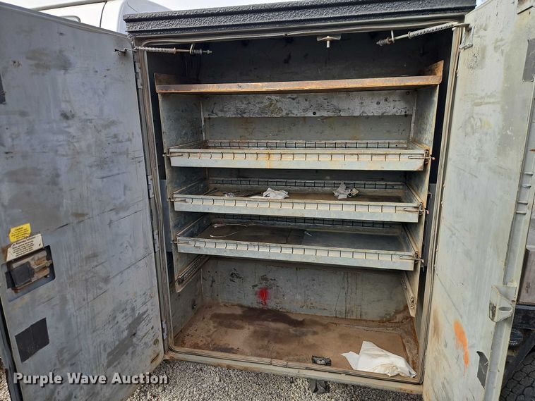 image for item EO4944 2009 GMC C5500 flatbed truck