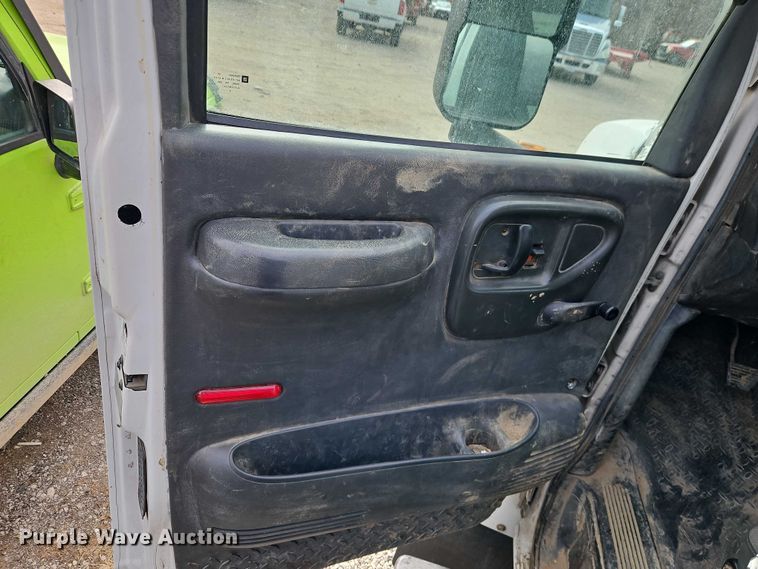 image for item EO4944 2009 GMC C5500 flatbed truck