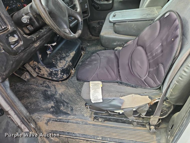 image for item EO4944 2009 GMC C5500 flatbed truck