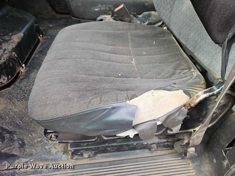 image for item EO4944 2009 GMC C5500 flatbed truck