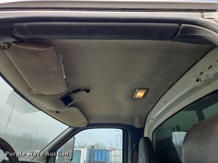 image for item EO4944 2009 GMC C5500 flatbed truck