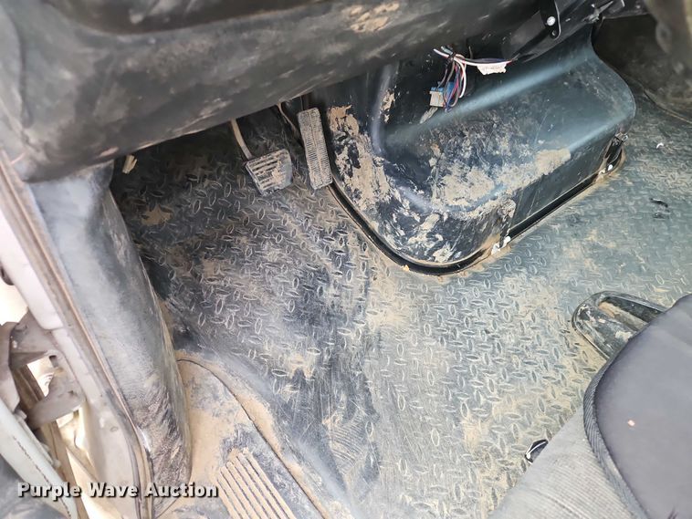 image for item EO4944 2009 GMC C5500 flatbed truck