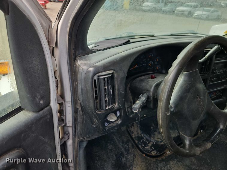 image for item EO4944 2009 GMC C5500 flatbed truck